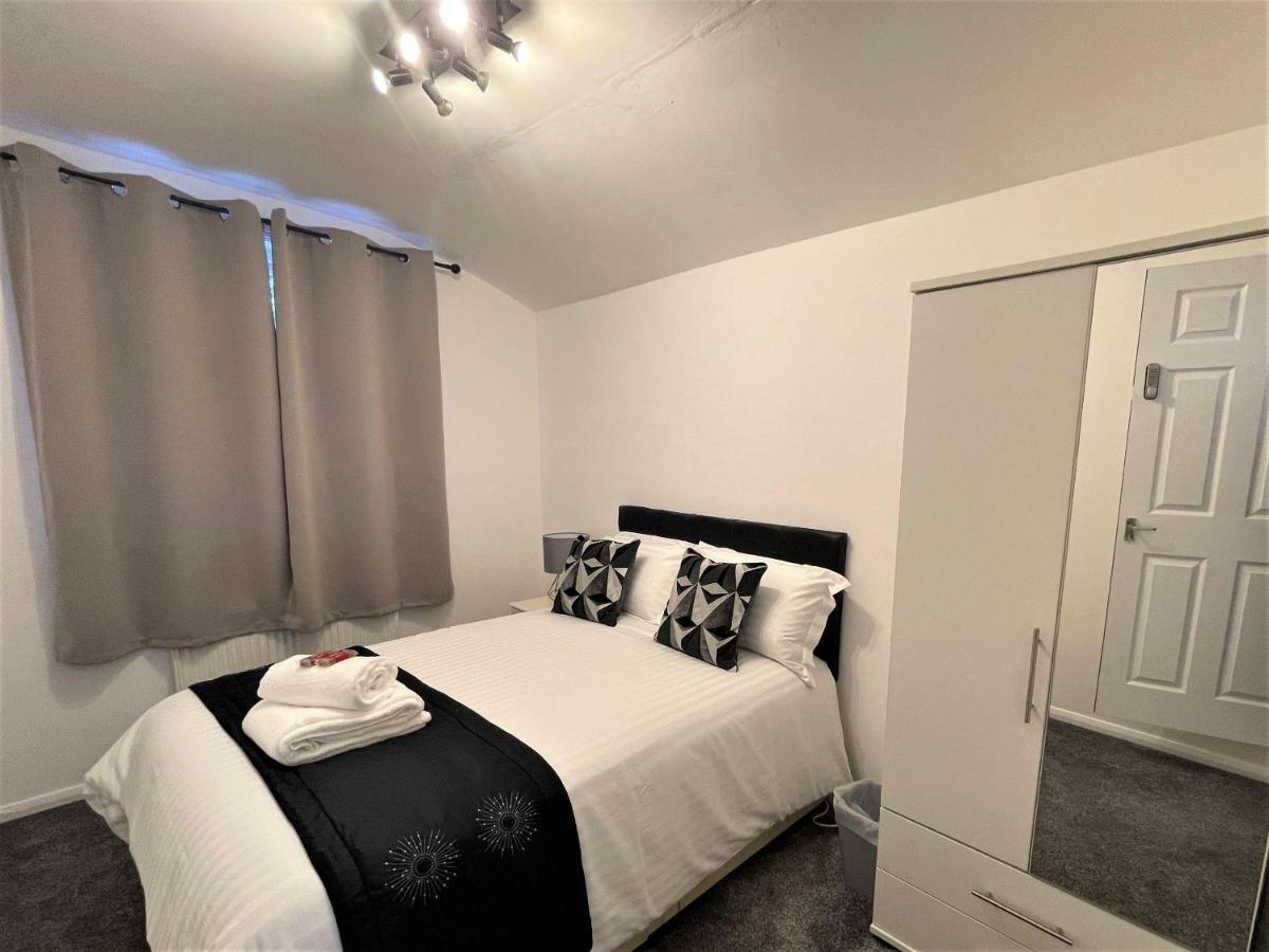 Robinhuts - 3 Bed -perfect For Contractors, Families & Students