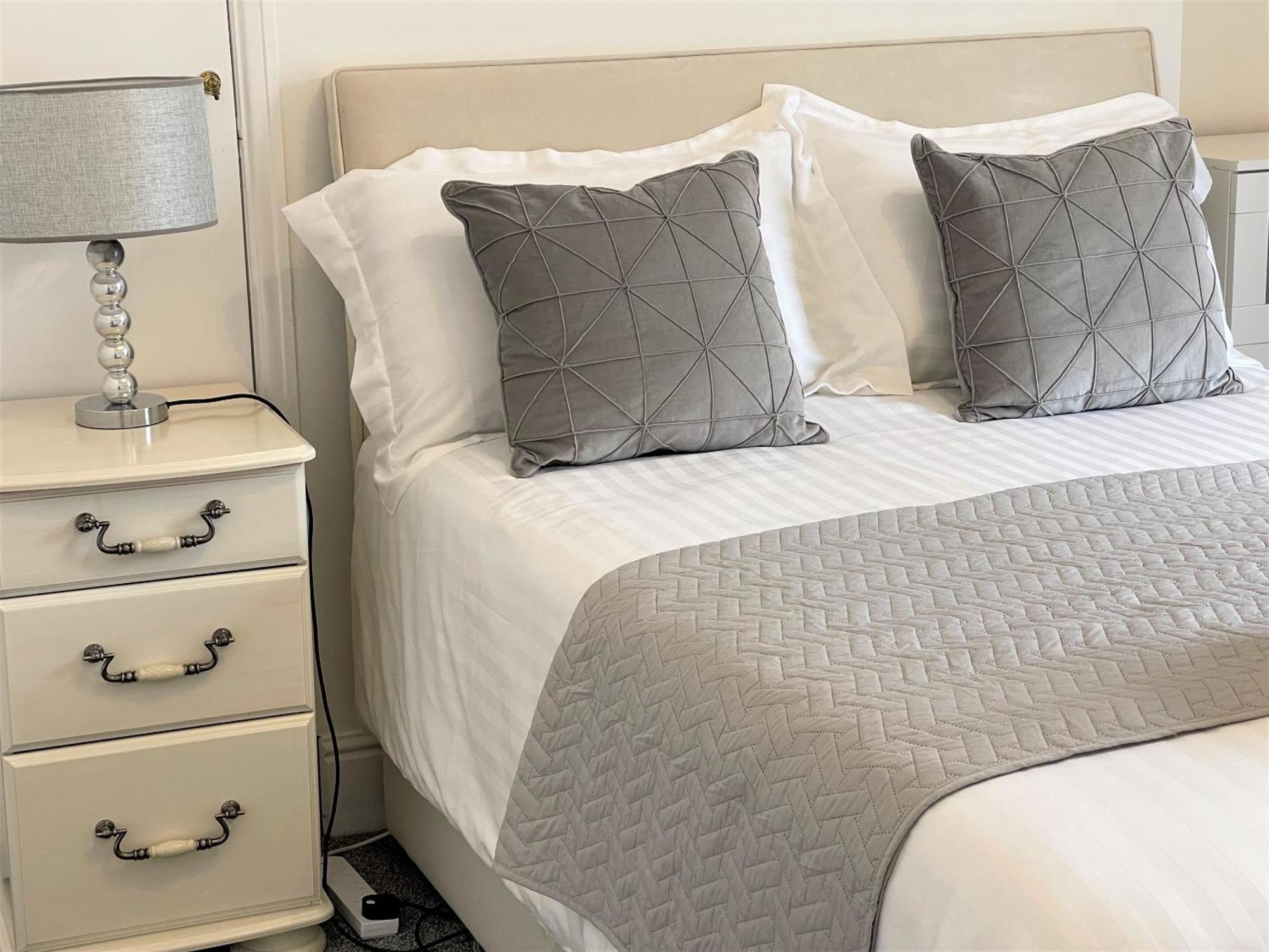 Robinhuts - 3 Bed -perfect For Contractors, Families & Students