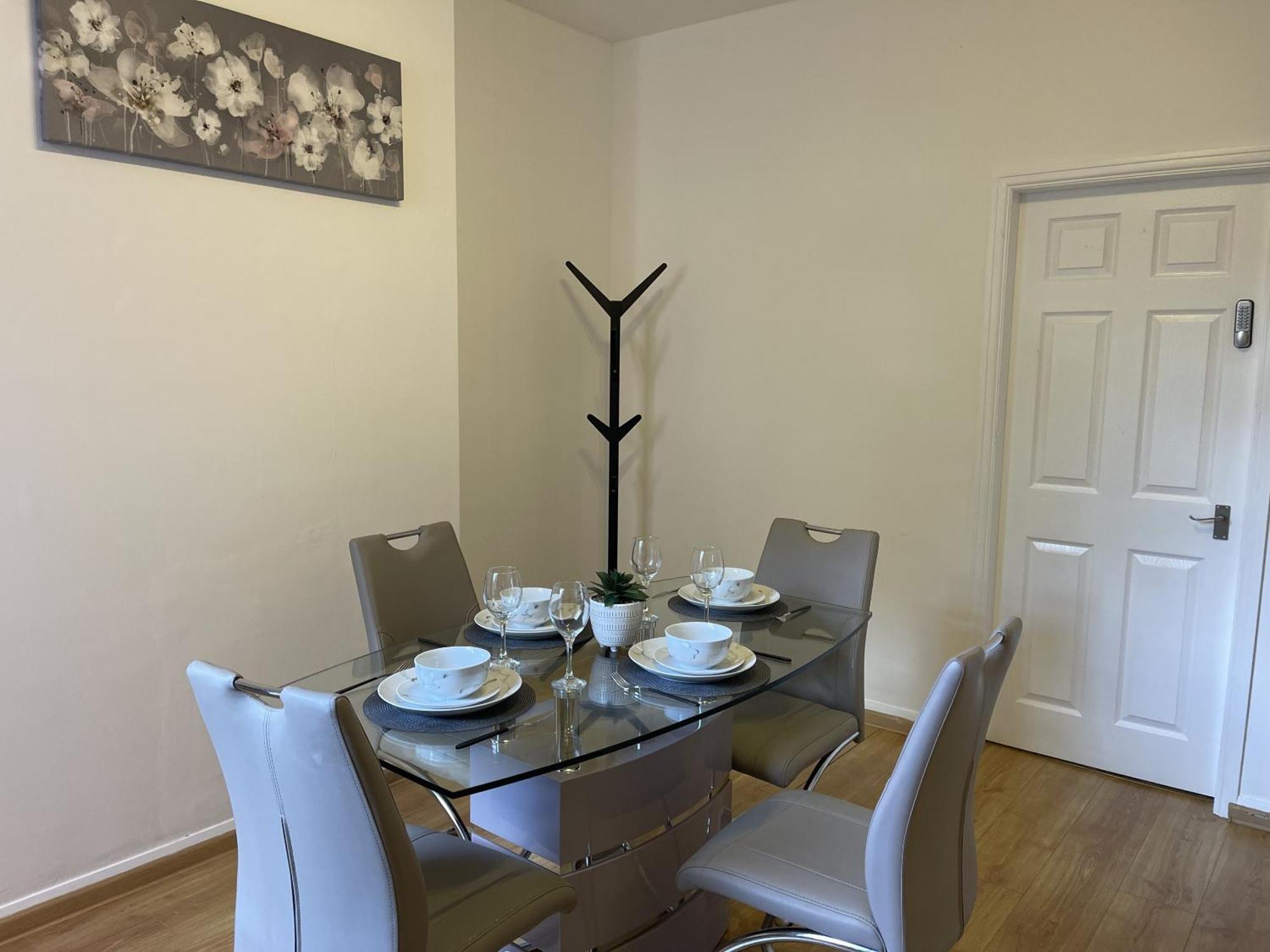 Robinhuts - 3 Bed -perfect For Contractors, Families & Students Holiday home *